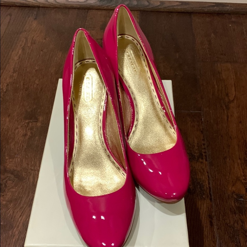 Coach Pumps
